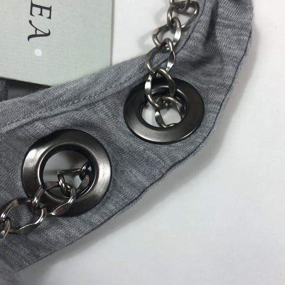 Alythea Chain Jewels Well Fitting In All Positions Tank Top - Picture 10 of 11